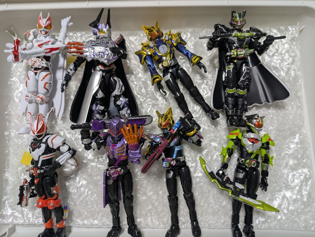 1月中限定出品！！早い者勝ち！装動ギーツ75体まとめ売りセット