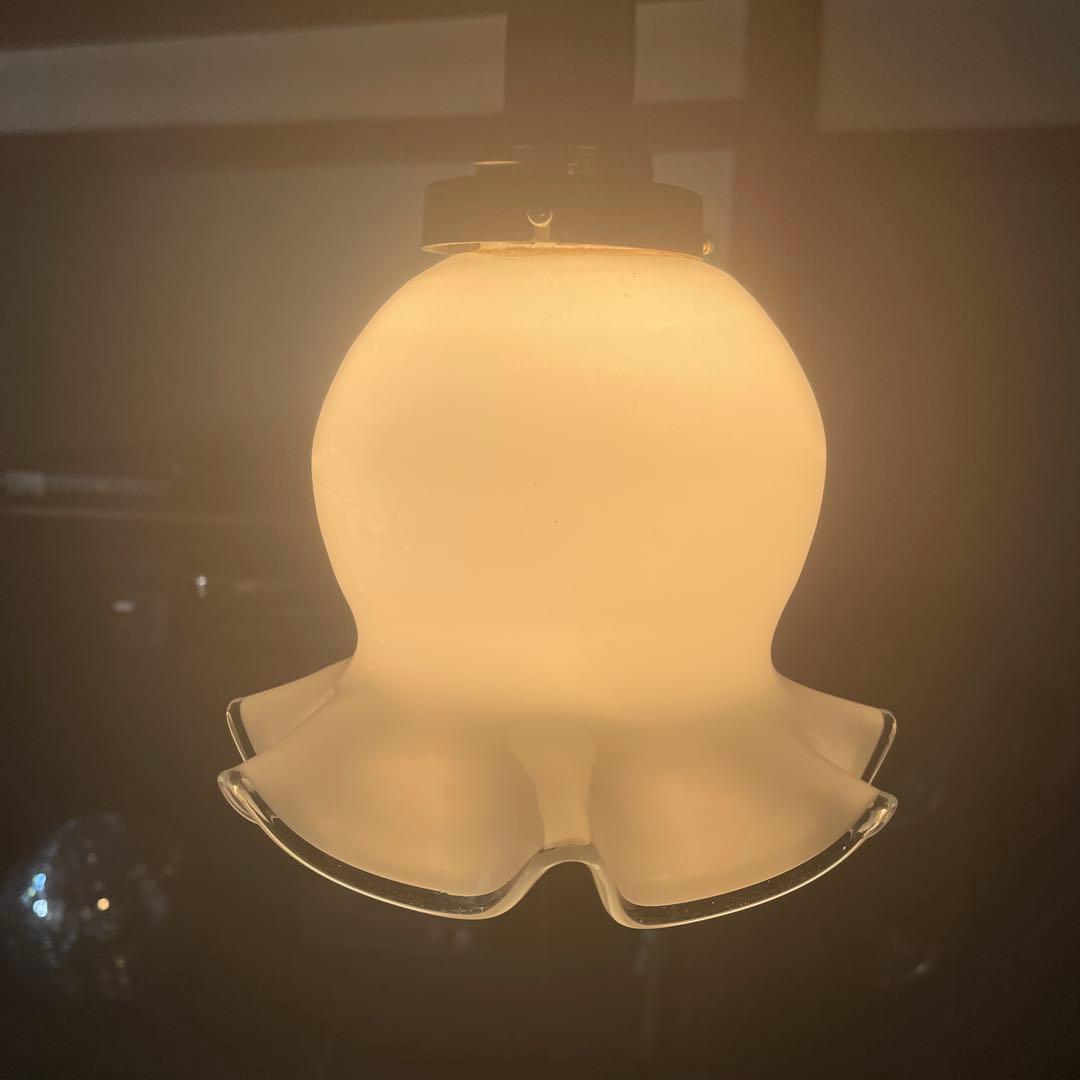 美品　ガラス　ヴィンテージ　ペンダントライト　乳白　フリル　天井照明