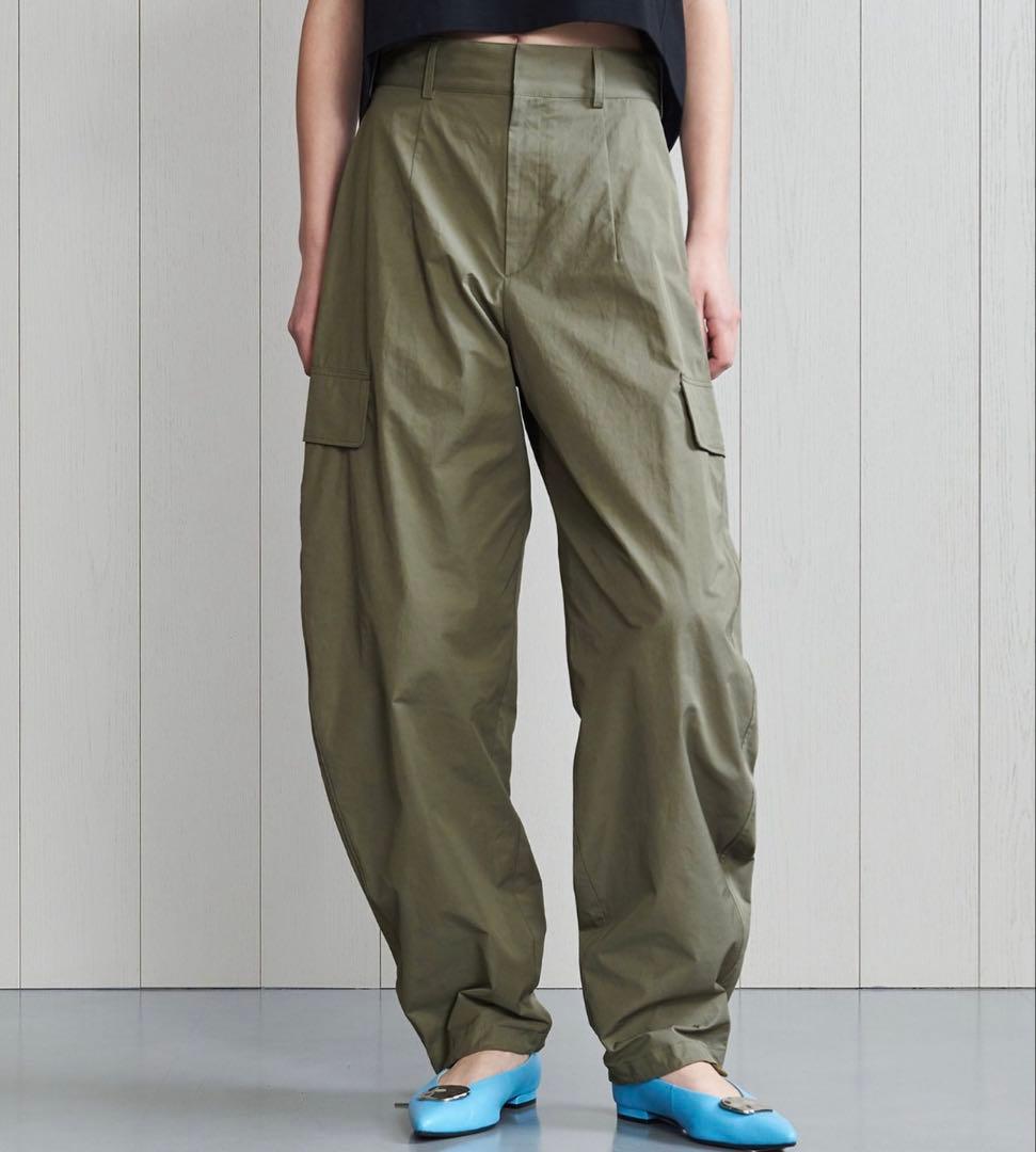 オリーブ色カーゴパンツ ルーズフィット