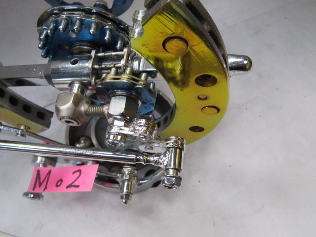 手回し発電、自己発電、コイル、磁石　クロム鍍金仕様です。