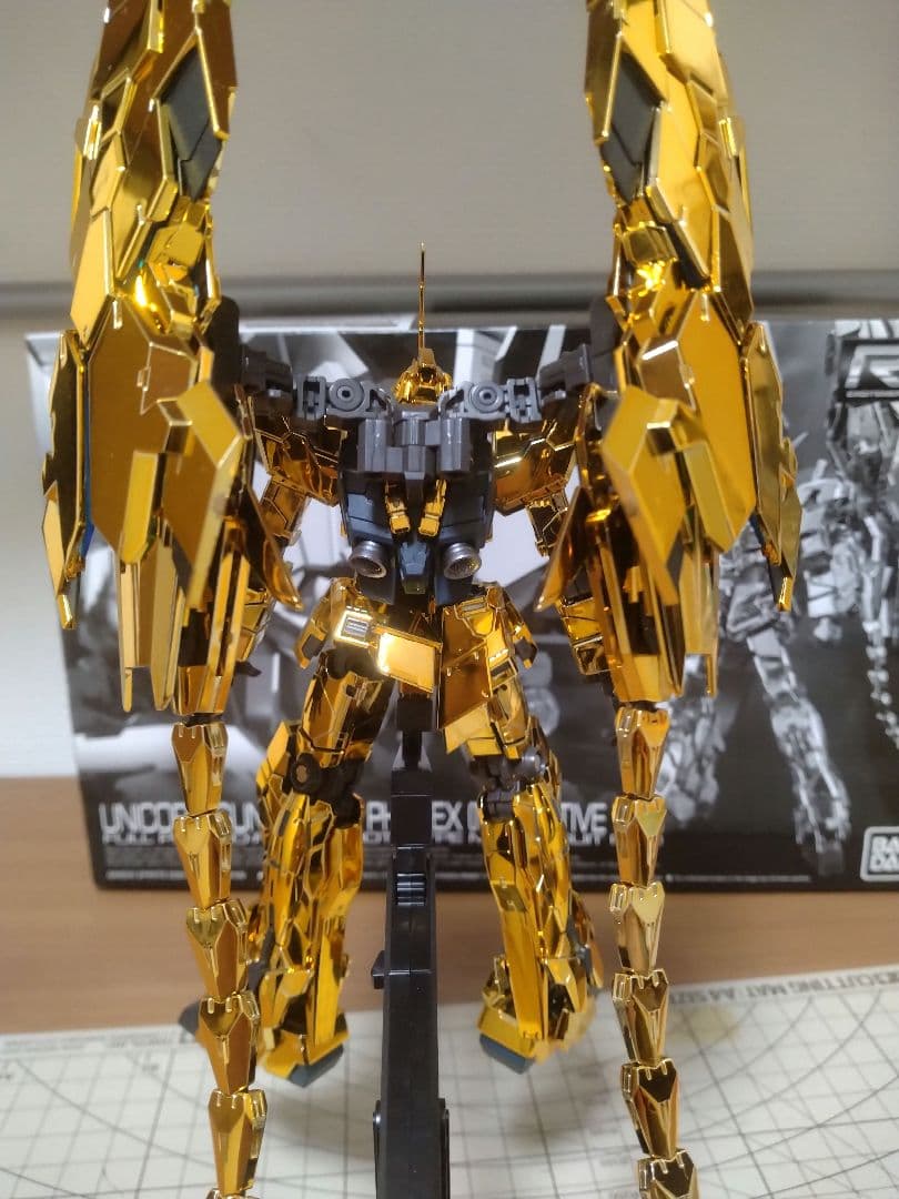 バンダイ RG ユニコーンガンダム3号機 フェネクス　部分塗装済完成品