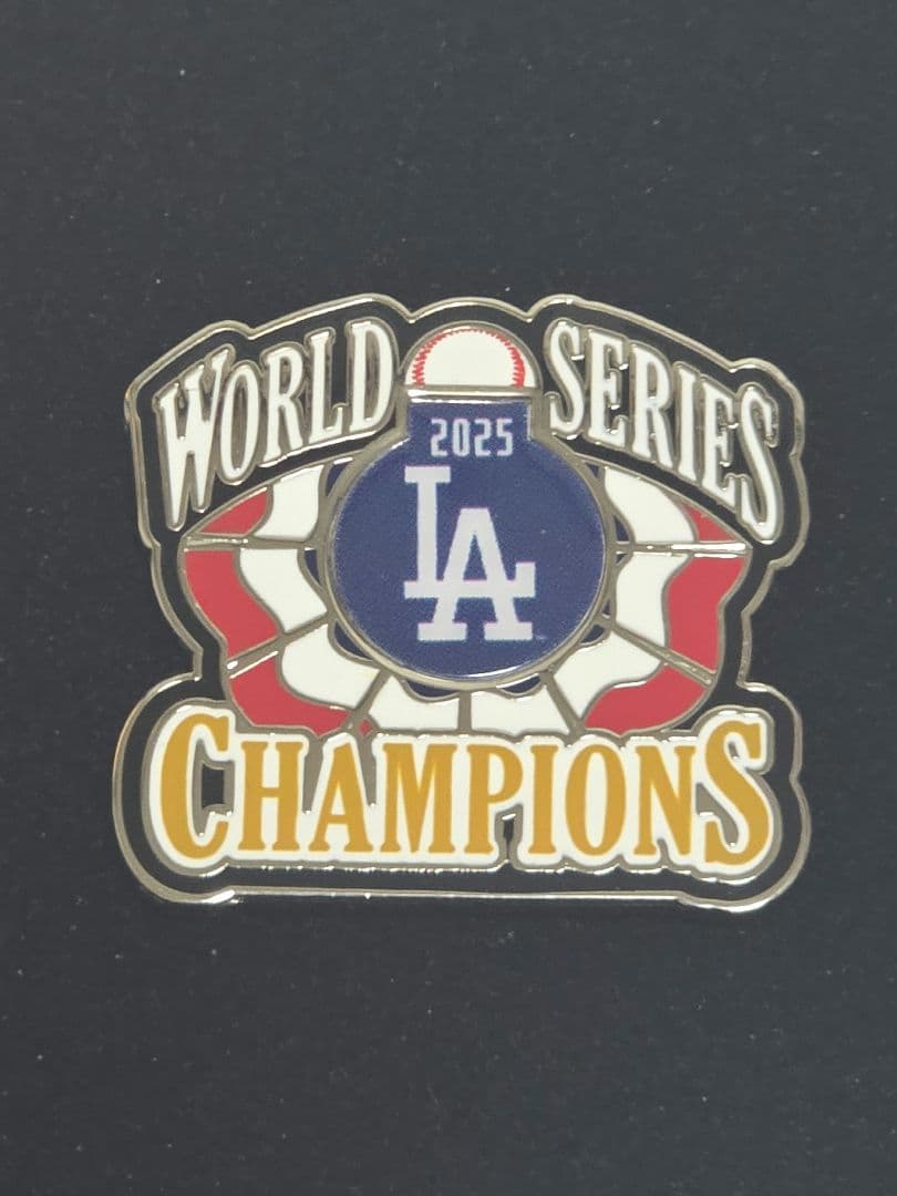 み*こ様 2025MLB LAドジャース WS優勝記念ピン5個セット①