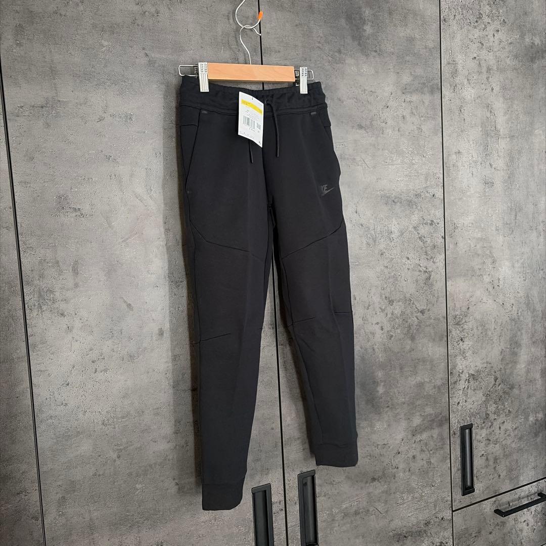 【新品未使用】NIKEナイキ テックフリースパンツ 140cm