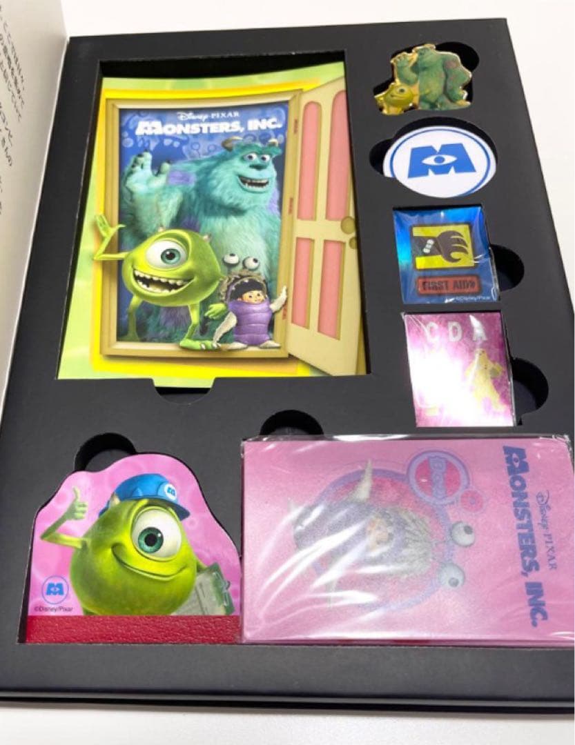 ディズニーストア　15周年 ブック型　ピンバッジセット