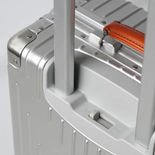 イノベーター アルミスーツケース シルバー INV1811STP キャリーケース