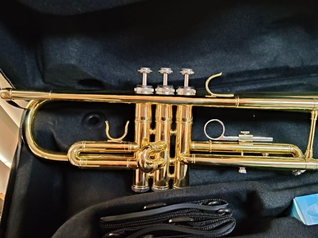 トランペット　金　ノーブランド　未使用品