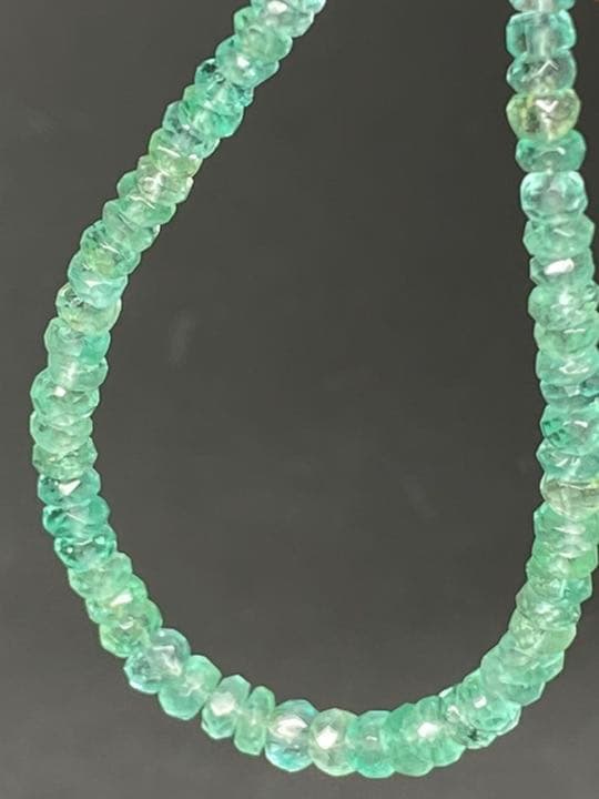 [5月誕生石][宝石質] SSSエメラルド ボタンカット