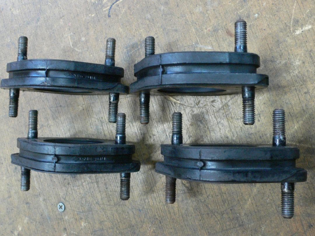 フェアレディ　U20エンジンキャブ ゴム製インシュレータ 4個セット　取り外し品