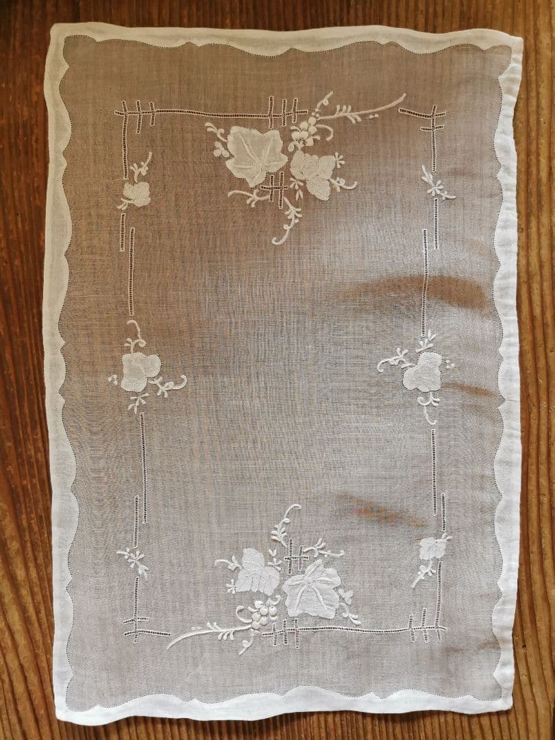 アンティークマーガブ オーガンジーレースクロス葡萄刺繍 ポルトガル マディラ至高