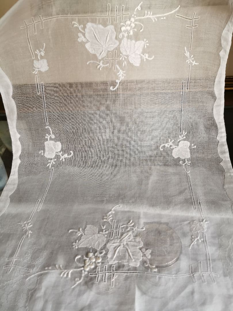 アンティークマーガブ オーガンジーレースクロス葡萄刺繍 ポルトガル マディラ至高