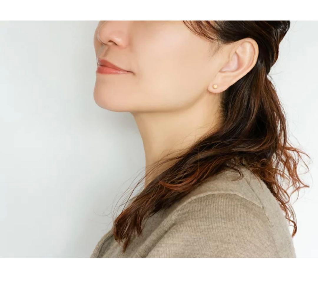 美品　１８金スターダストピアス