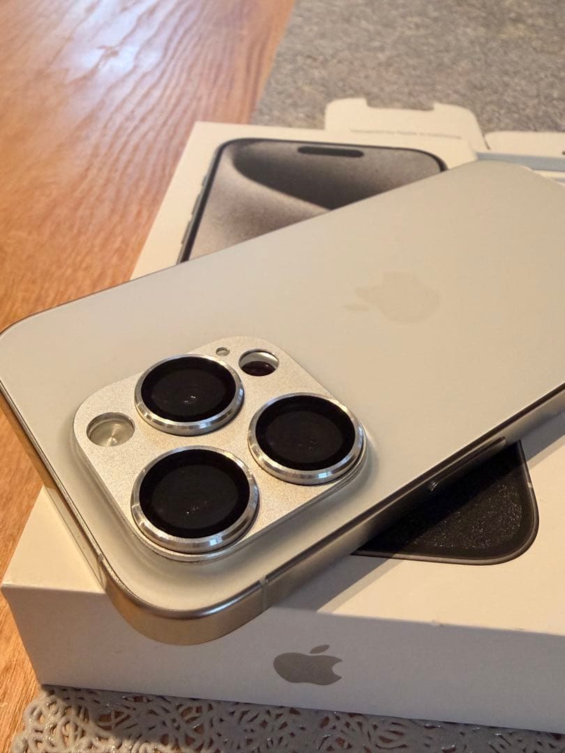 バッテリー100% iPhone 15 Pro ホワイトチタニウム　128GB