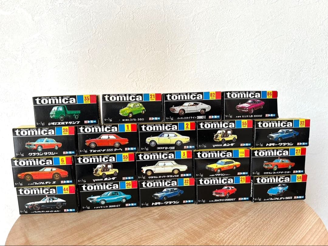 トミカ 復刻版19台セット 展示ショーケース付き そのまま飾れます