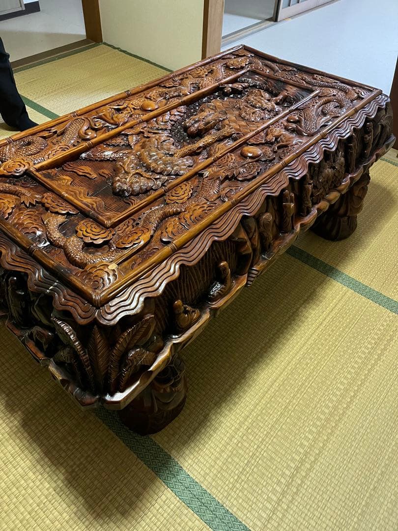 木製彫刻テーブル　一枚板