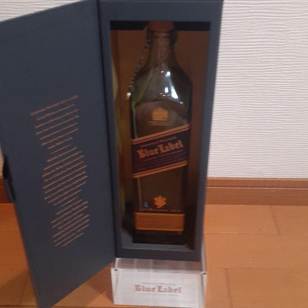 ジョニーウォーカーブルーラベル空瓶　台座　箱付き