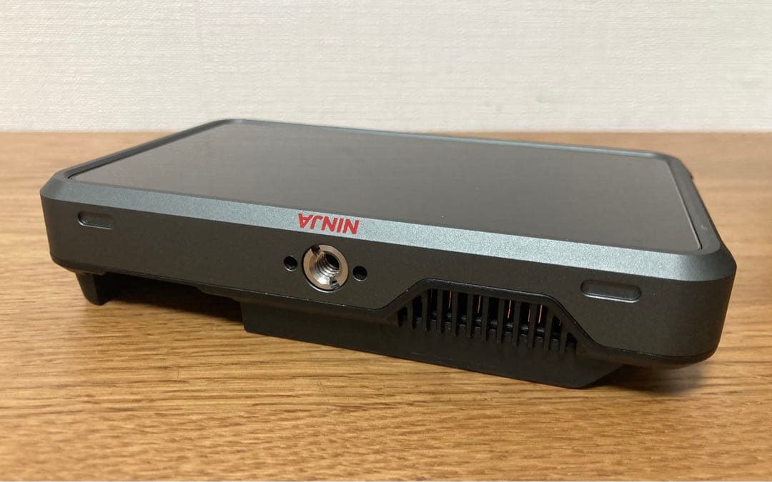 値下げ「Atomos ninja v+」「 純正バッテリー3個とアクセサリー」