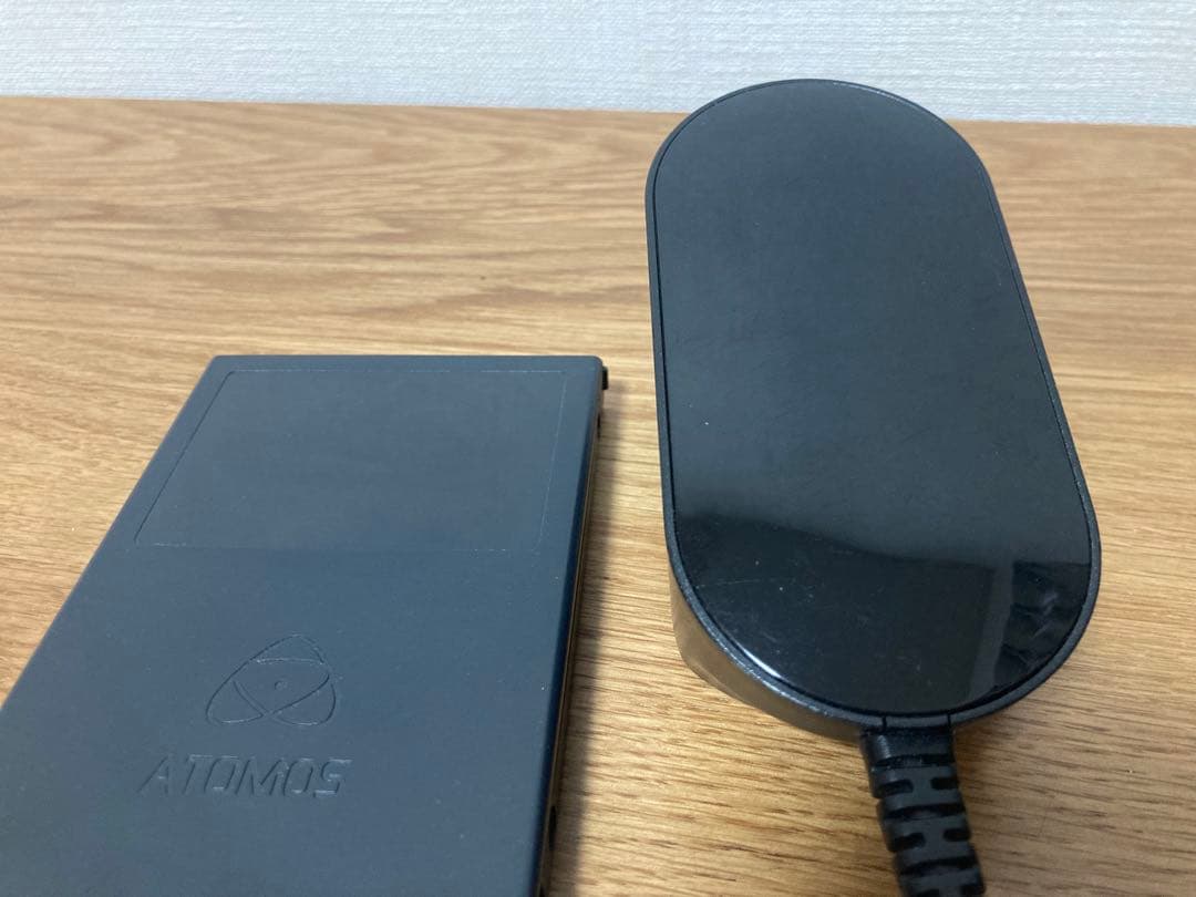 値下げ「Atomos ninja v+」「 純正バッテリー3個とアクセサリー」