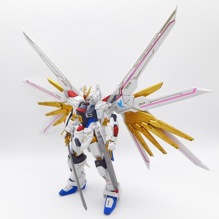 ＨＧ　マイティーストライクフリーダム　ガンダム　完成品　塗装　プラモデル