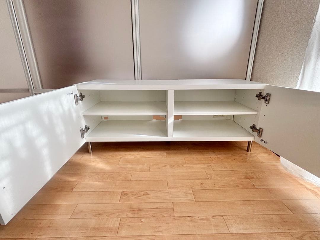 【最終値下げ】IKEAベストーテレビ台　脚付/ホワイト