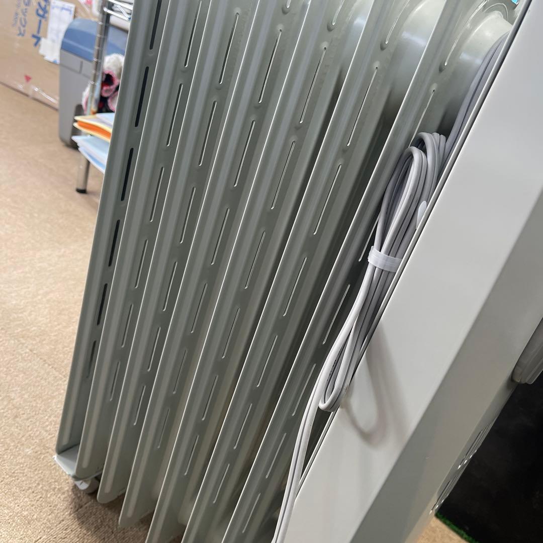 【美品】DeLonghi オイルヒーター デジタル操作パネル付　動作確認済み