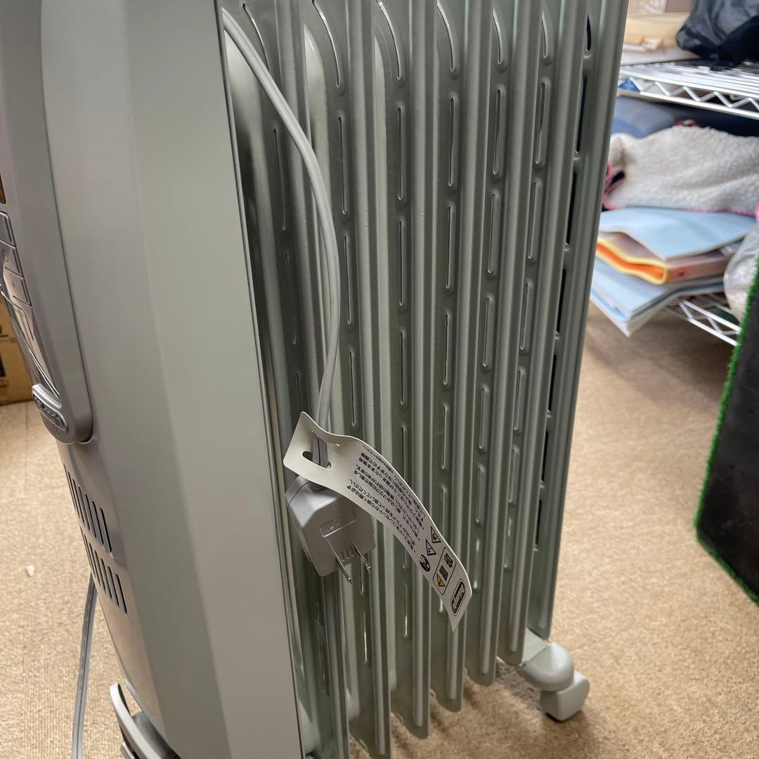 【美品】DeLonghi オイルヒーター デジタル操作パネル付　動作確認済み