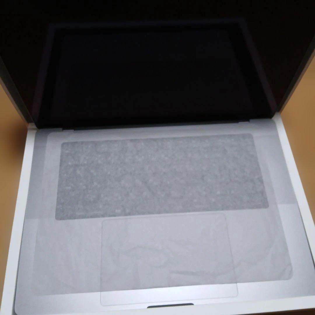 MacBook Pro シルバー