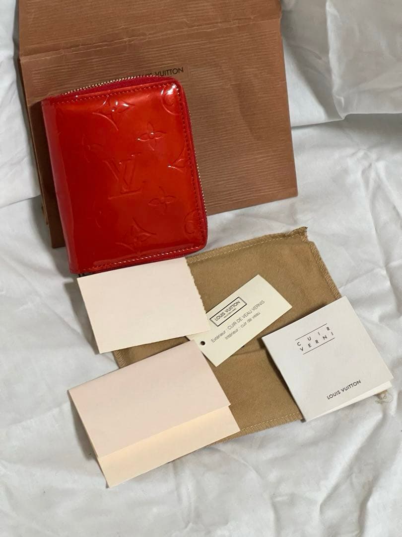 Louis Vuitton 赤 レザー エナメル 二つ折り財布