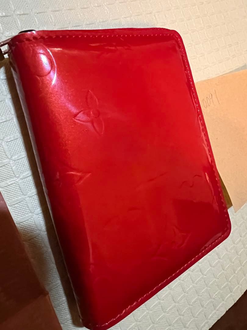 Louis Vuitton 赤 レザー エナメル 二つ折り財布