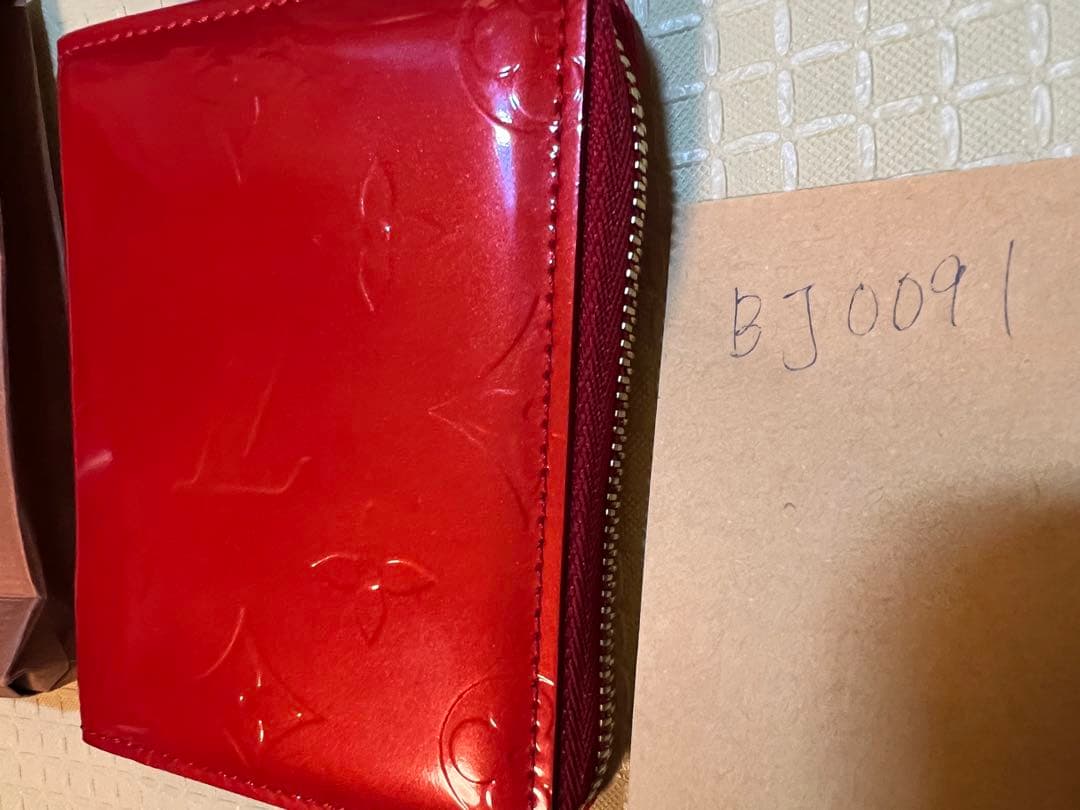 Louis Vuitton 赤 レザー エナメル 二つ折り財布