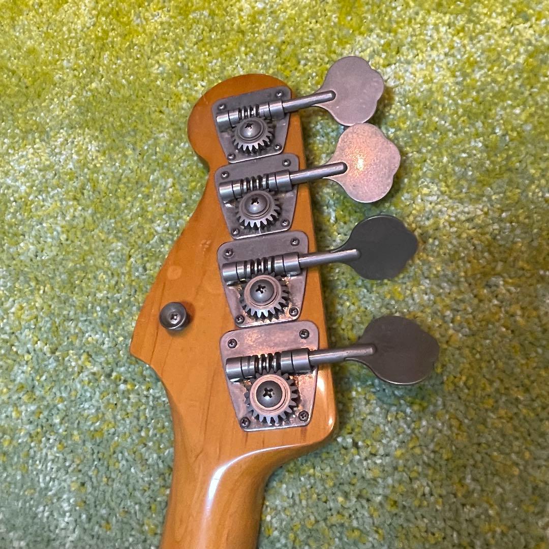 Fender Japan ベース(ケース付)