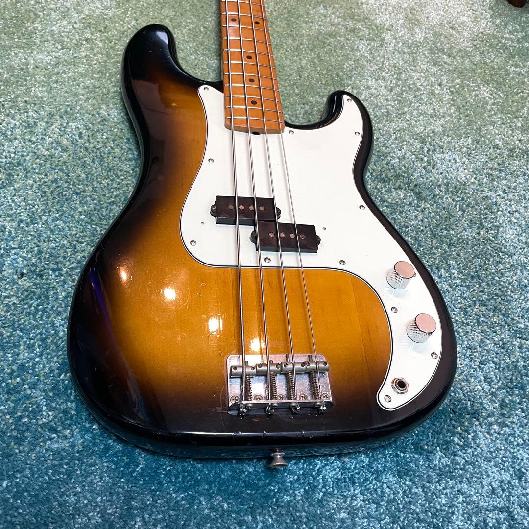 Fender Japan ベース(ケース付)