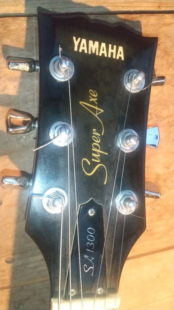 Yamaha SA-1300 Super Axeセミアコ