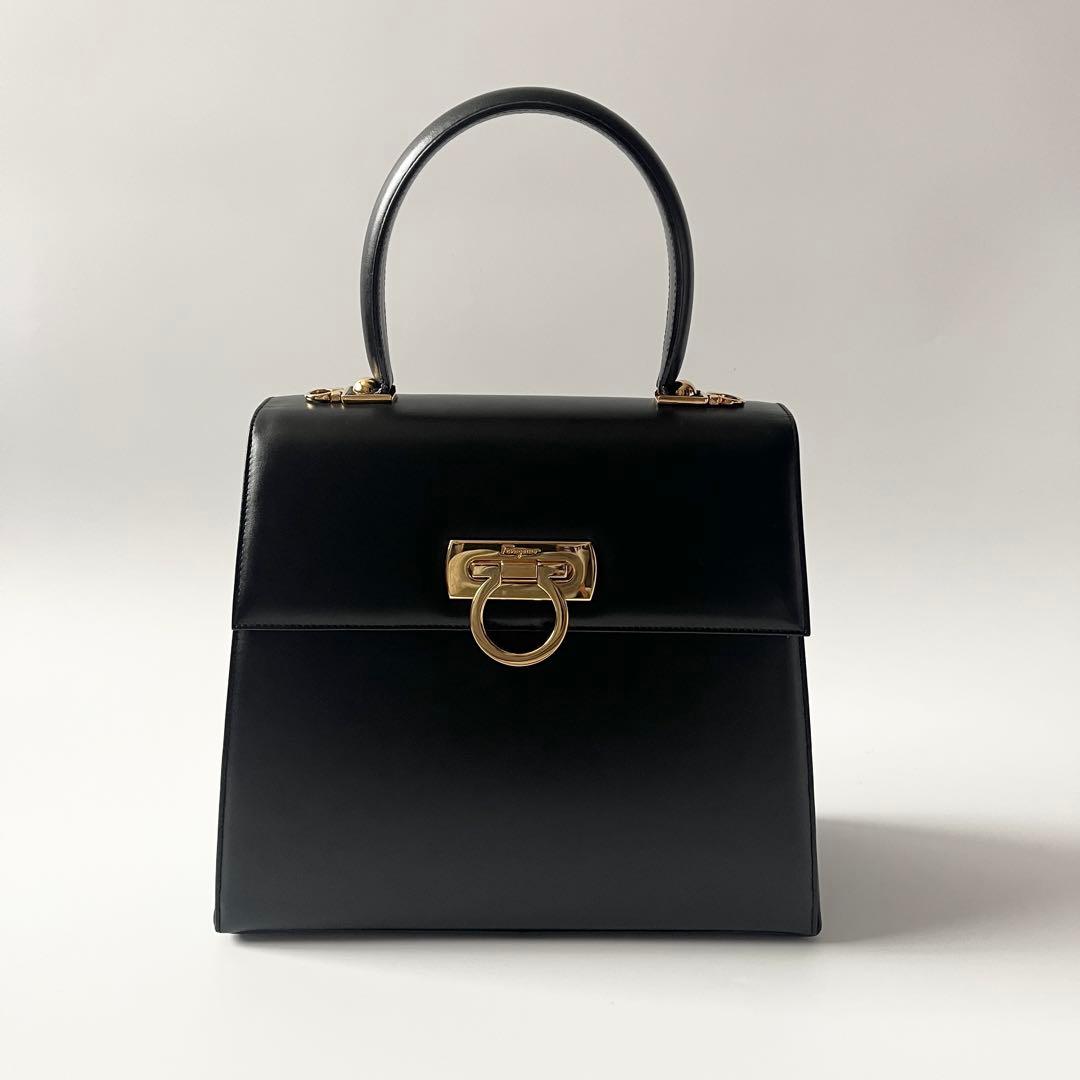 フェラガモ　2way　ガンチーニ　ハンドバッグ　レザー　黒　ブラック　フォーマル