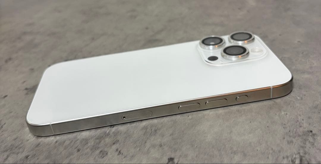 Apple iPhone 15 Pro ホワイト 本体