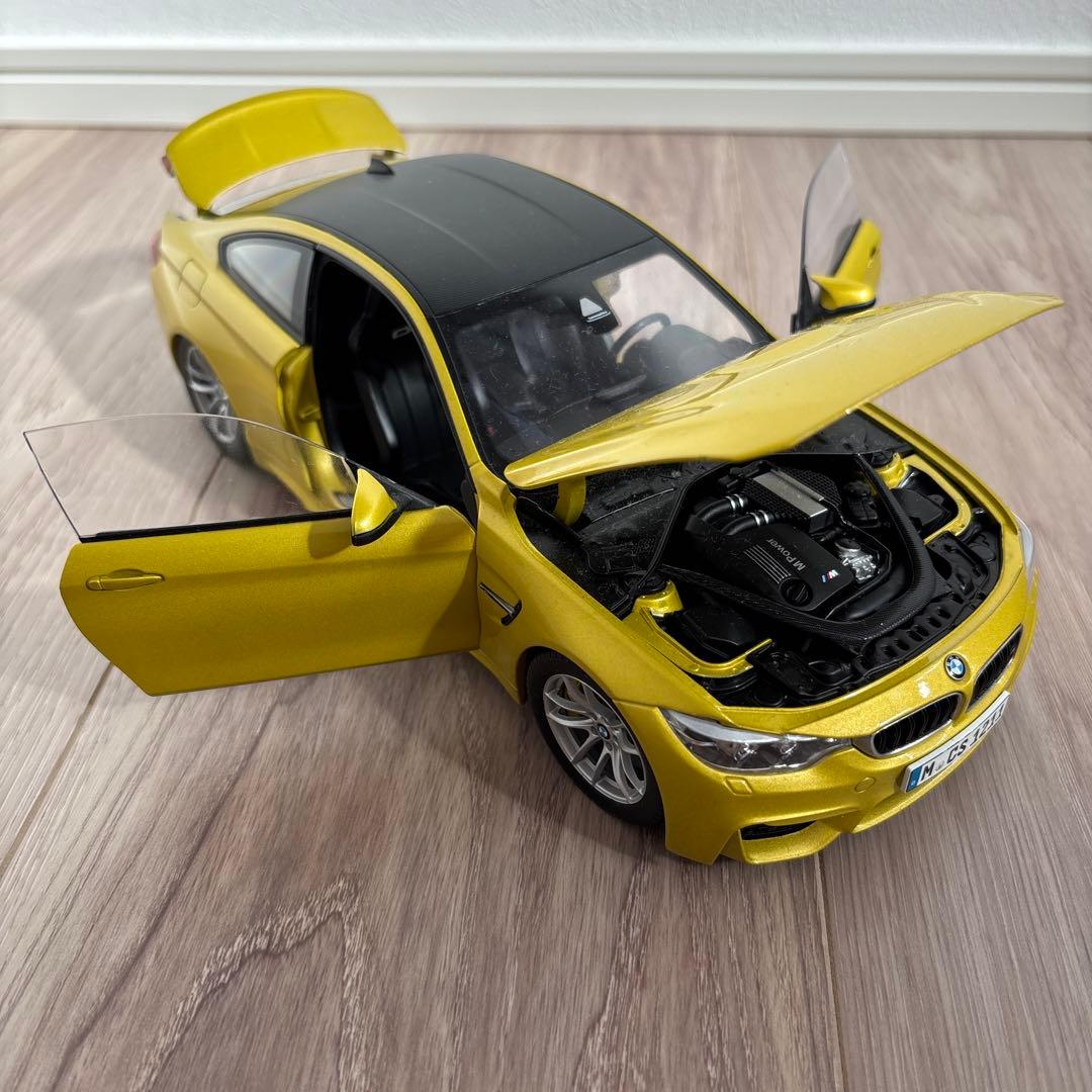 自動車 BMW M4 1/18