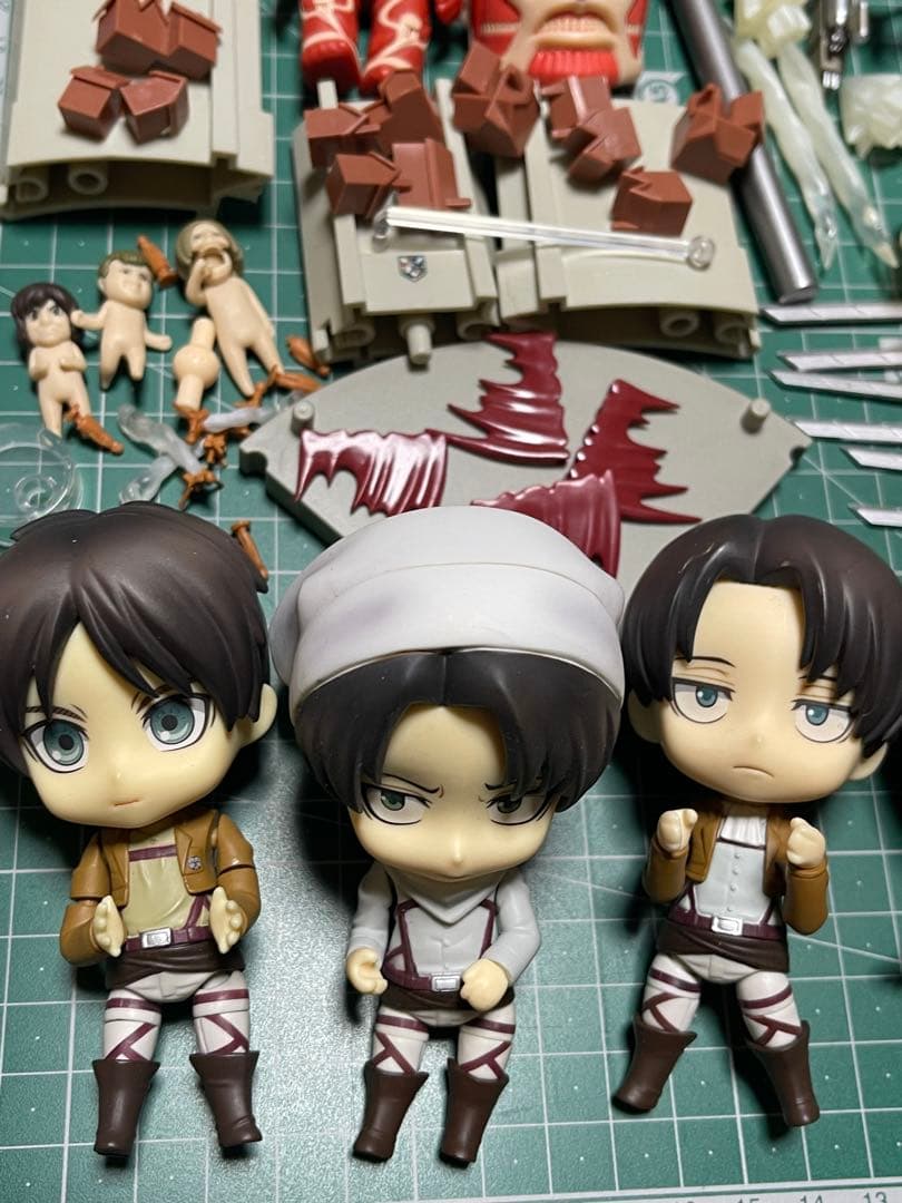 ねんどろいど リヴァイ お掃除　進撃の巨人　エレン　ミカサ