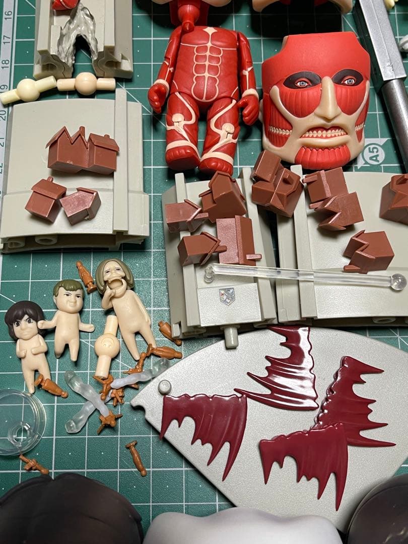 ねんどろいど リヴァイ お掃除　進撃の巨人　エレン　ミカサ