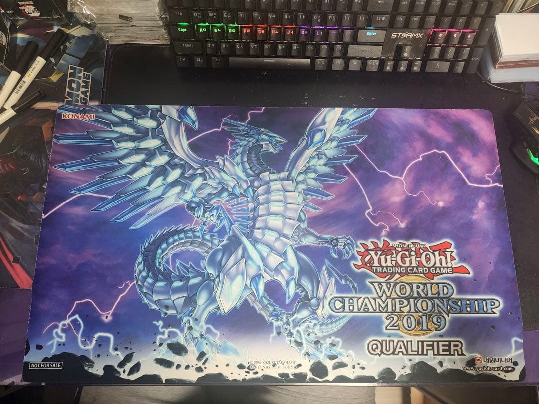 遊戯王 公式 プレイマット ブルーアイズカオスMAXドラゴン 韓国