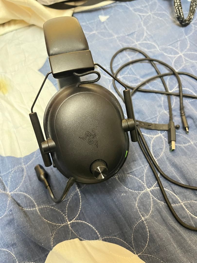 RAZER BlackShark V2 ワイヤレスゲーム用イヤホン