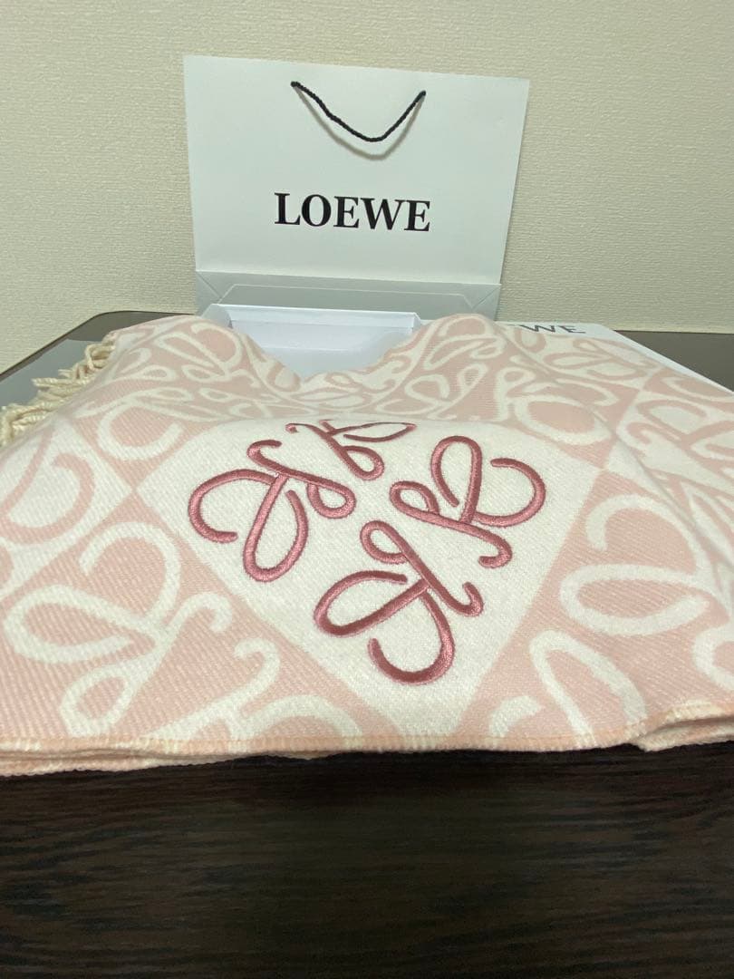 【アウトレット】ロエベ　ノベルティ　マフラー　春色ピンク