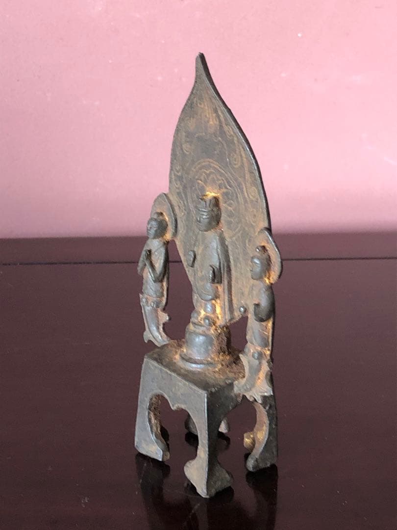 古代様式を有する古鉄三尊仏桐箱入