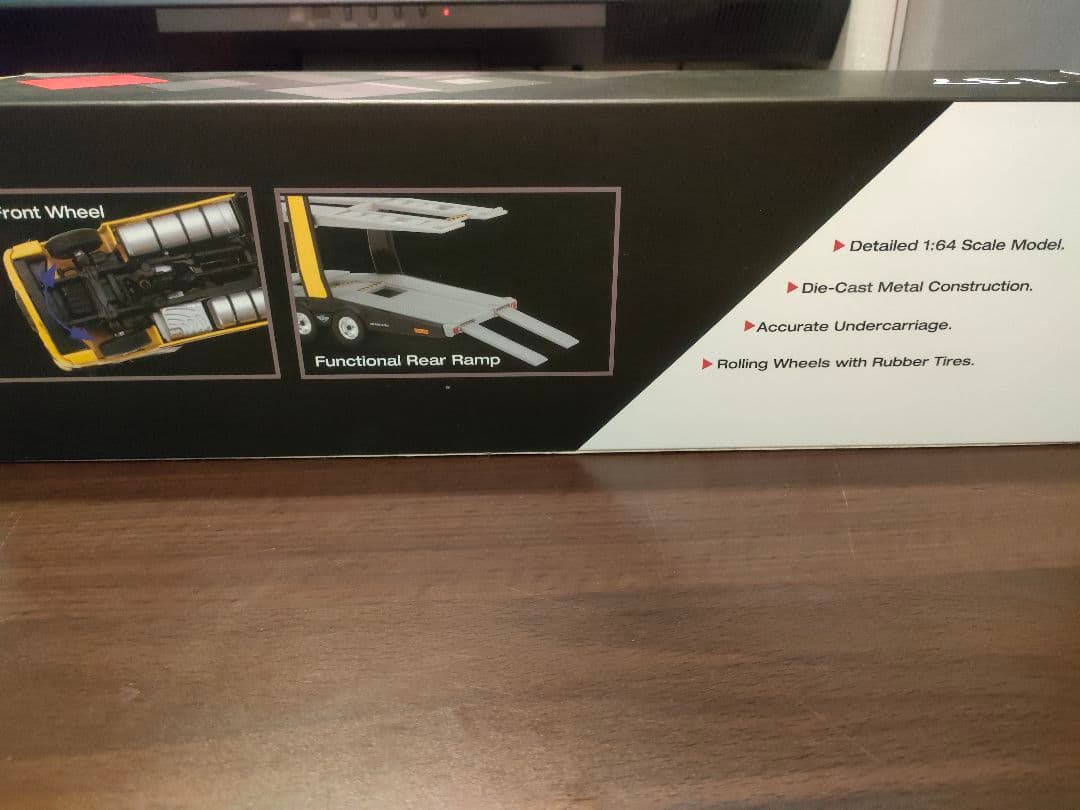 MINIGT Mercedes-Benz アクトロス 黄色 右ハンドル 1/64