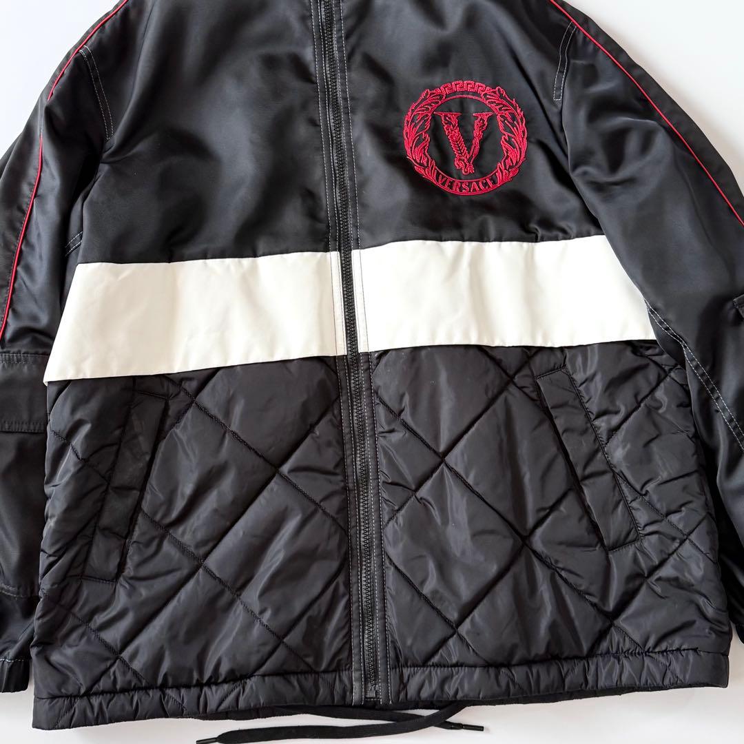 【スガちゃん さん】VERSACE RFID搭載 Vロゴブルゾン キルティング