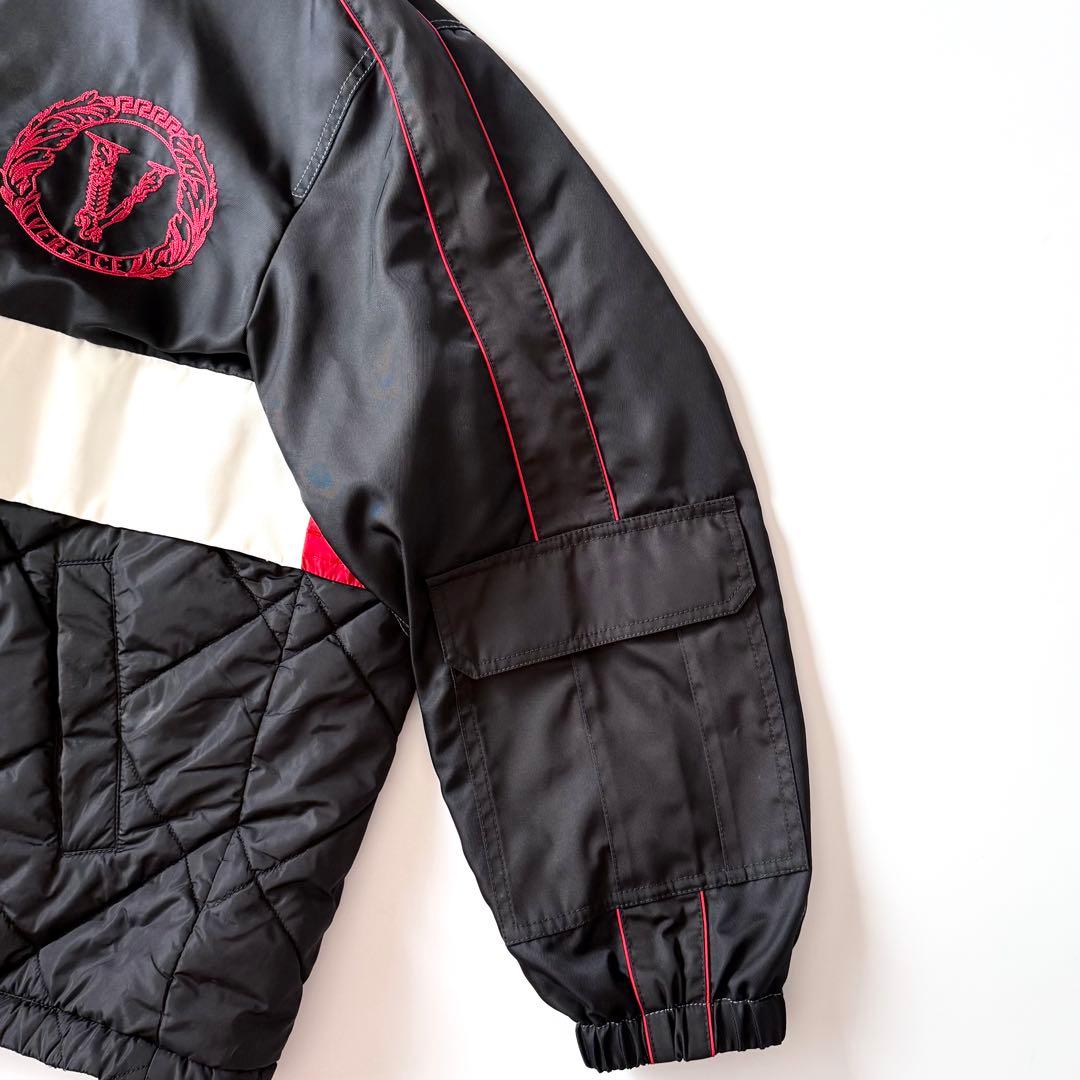 【スガちゃん さん】VERSACE RFID搭載 Vロゴブルゾン キルティング