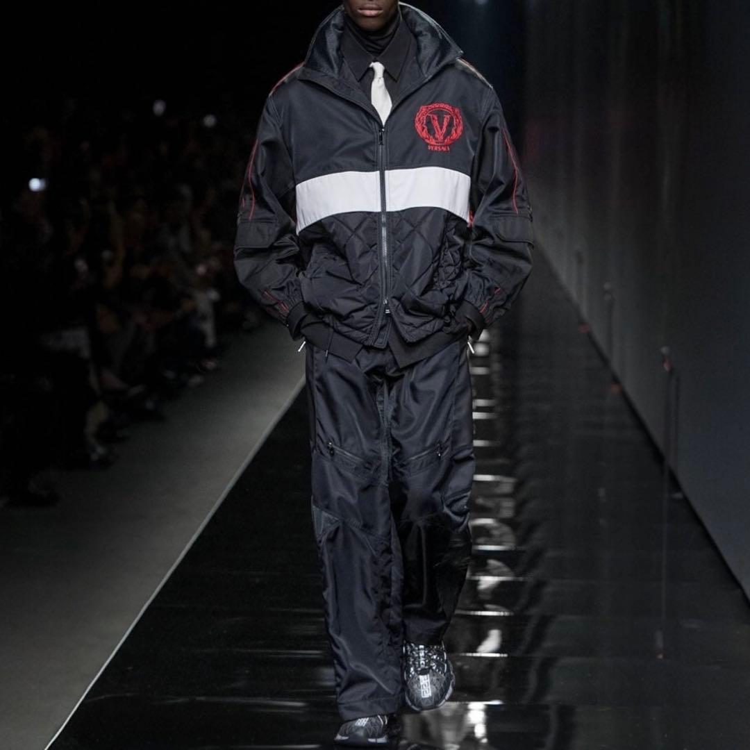 【スガちゃん さん】VERSACE RFID搭載 Vロゴブルゾン キルティング