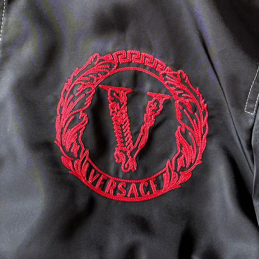 【スガちゃん さん】VERSACE RFID搭載 Vロゴブルゾン キルティング