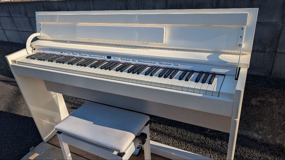 送料込ピカピカ艶有WHITE Roland 電子ピアノ DP90 14年製激美品