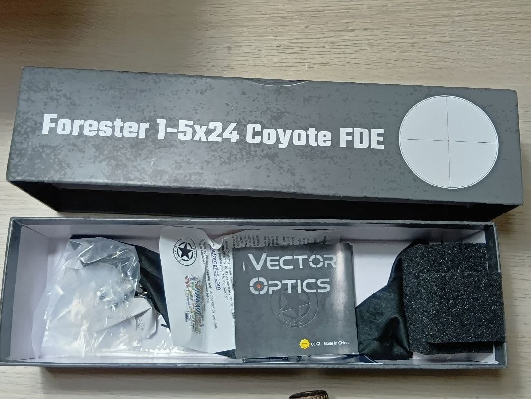 え*ュ様 Vector Optics Forester 1-5x24 Coyot