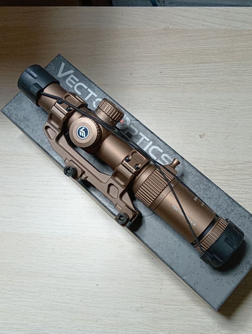 え*ュ様 Vector Optics Forester 1-5x24 Coyot