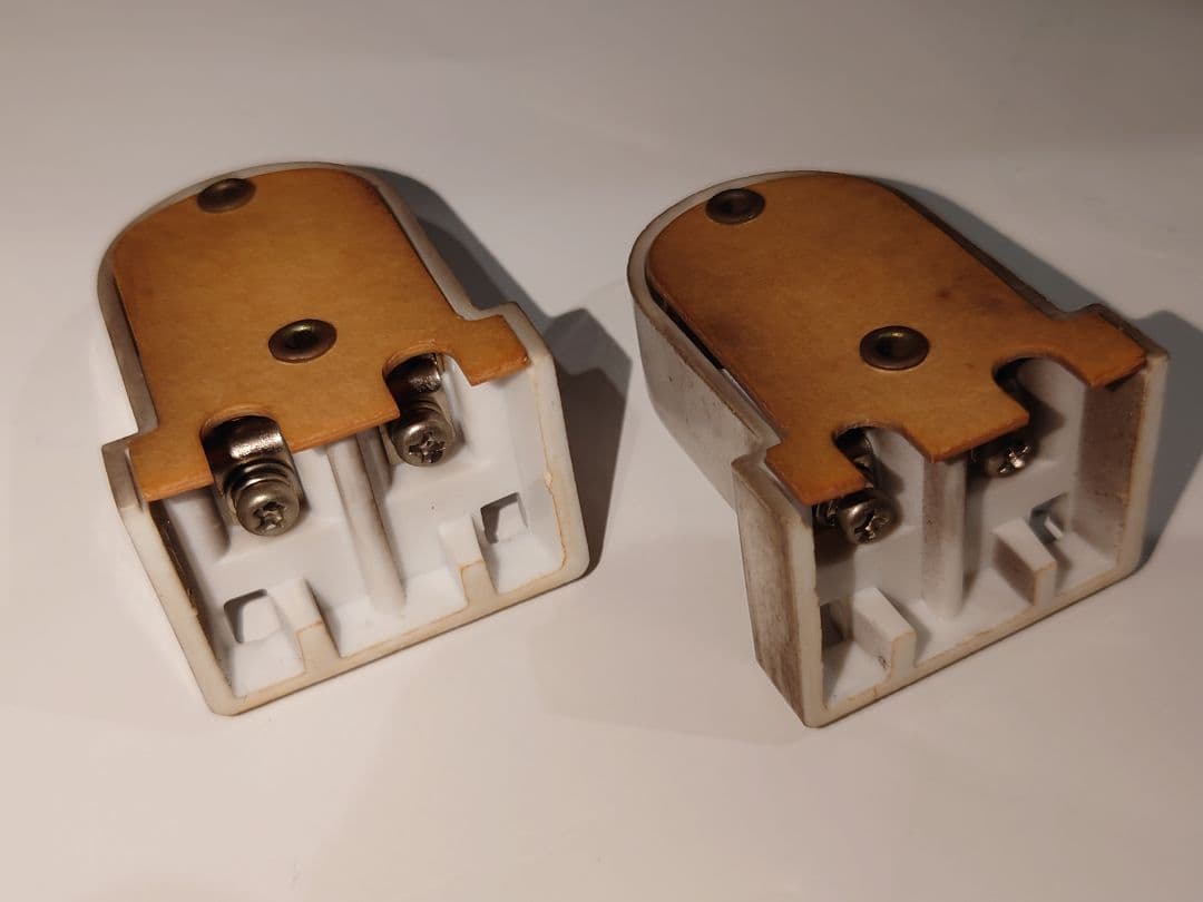 鉄道部品　方向幕用の蛍光灯ソケット　1組（2個）